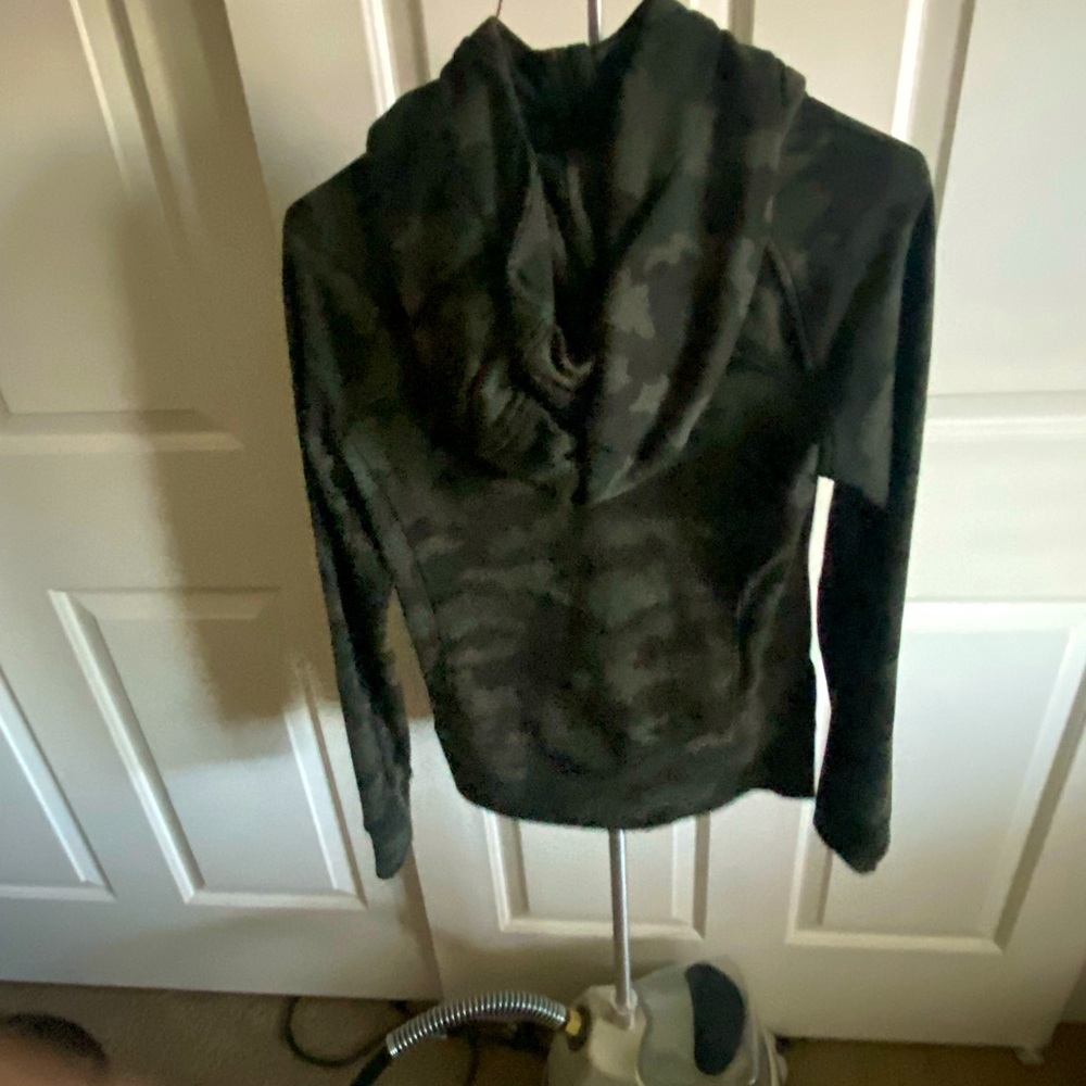 medium army green camouflage sweater